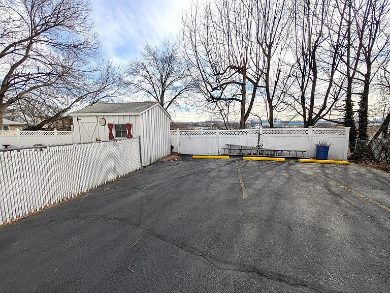 139 Eastern Way #2R — Photo 8