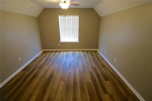 100 Peter Ln — Photo 14