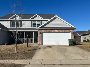 2012 Macon St, Mahomet, IL 61853