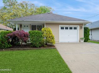 20 Mount Matterhorn Ln, Toms River, NJ