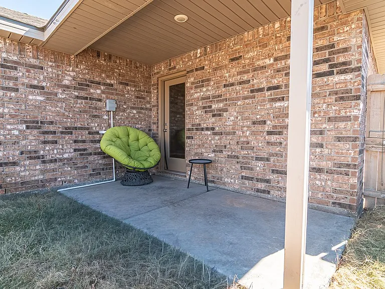 1327 Masquerade Blvd — Photo 7