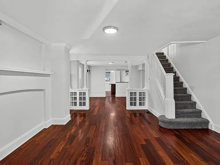 223 N New St — Photo 4