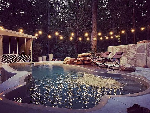 Private pool, beach & waterf