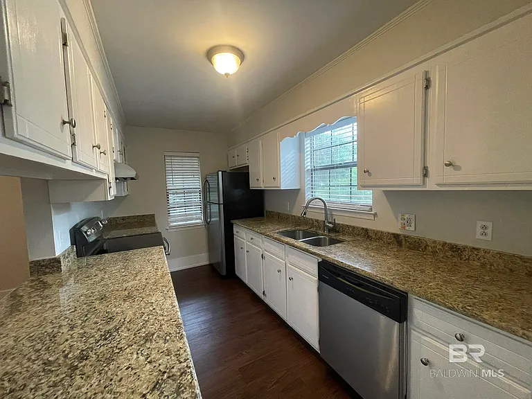 107 Brentwood Dr — Photo 3