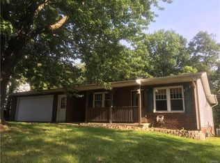 350 Valley View Dr, Carlyle, IL 62231