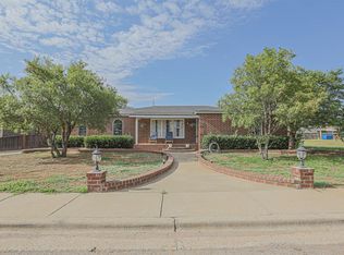 1307 Quaker St, Slaton, TX 79364