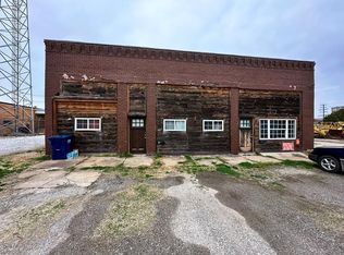 239 E Pine St, Columbus, KS 66725