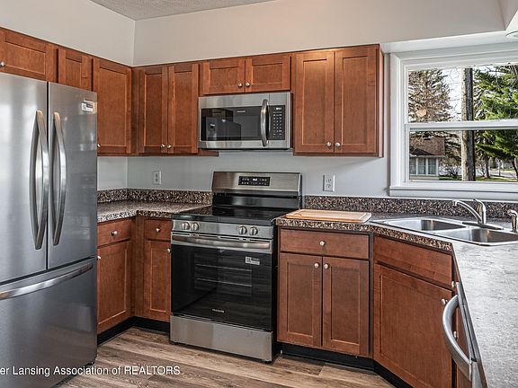 3rd image of 2711 Pleasant Grove Rd