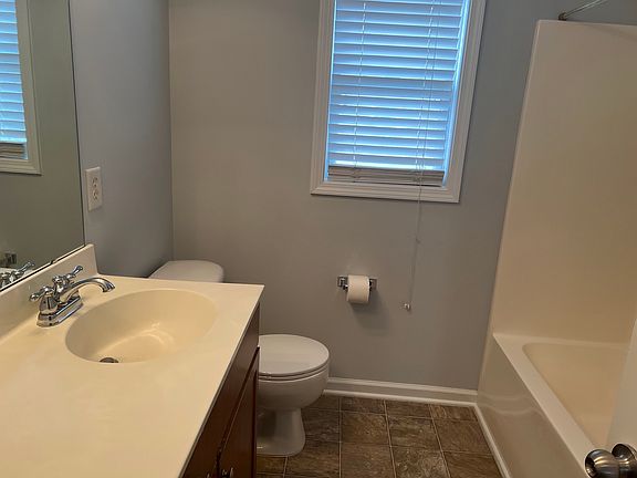 3rd image of 3121 Groveshire Dr