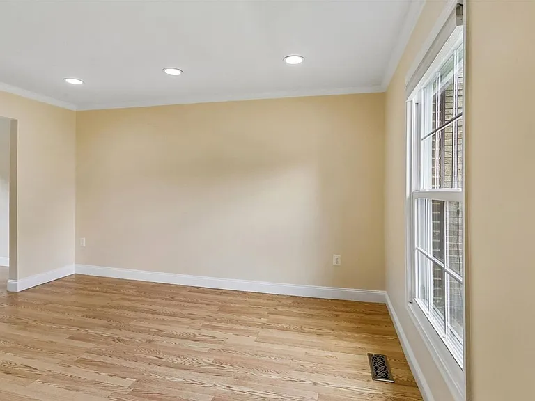 4 Kirkfield Ct — Photo 3