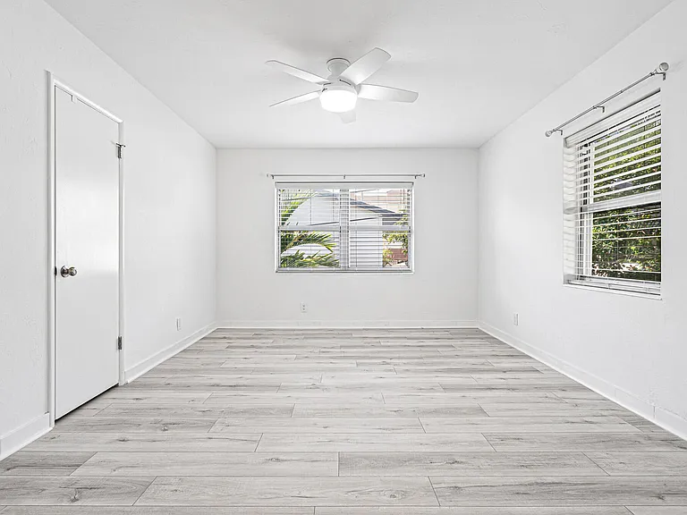 2060 NE 1st St #16 — Photo 17