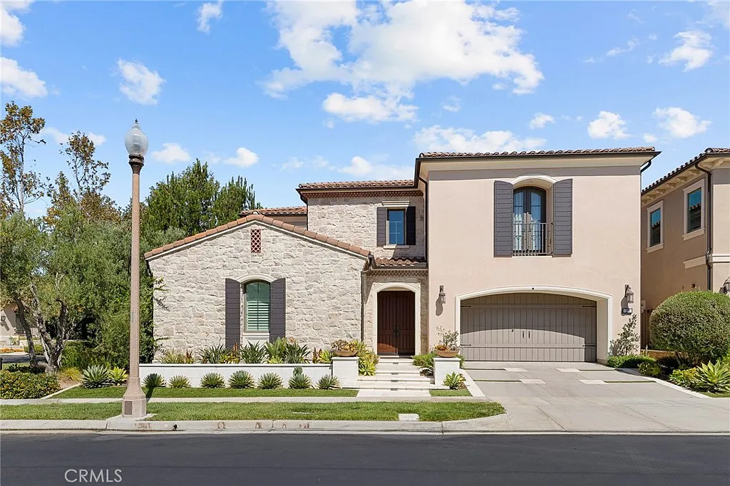 6 bed, 5.5 bath, 4790 sqft, $13,000 — Photo 1