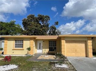 6221 SW 9th St, Pompano Beach, FL 33068