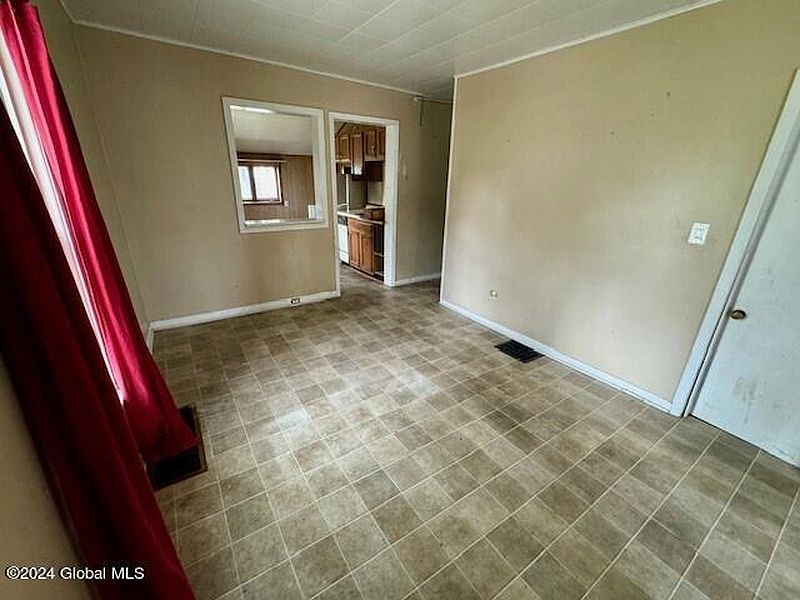 4th image of 18 1/2 Mettowee Street