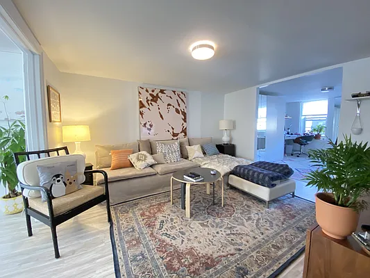 Rented by Realty Collective | media 10