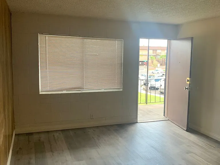 3718 Hazelwood St #9 — Photo 6