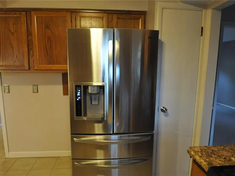 340 Plymouth Dr — Photo 3