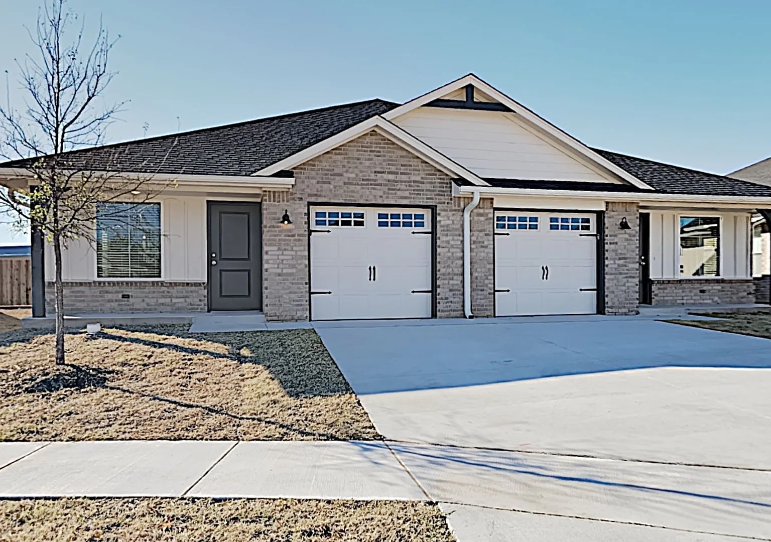 2 Bedroom 2 Bath 1 Car Garage Duplex Close To Tinker AFB - Lawncare included! — Photo 1