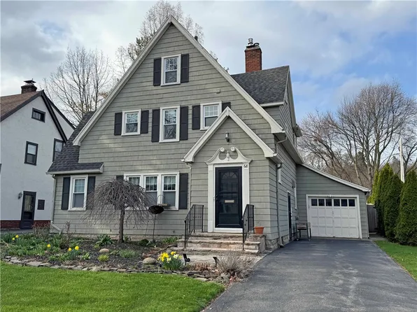 68 Warrington Dr, Rochester, NY 14618