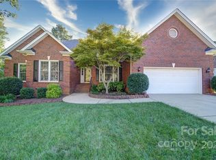 1415 Porch Swing Ln, Matthews, NC 28104