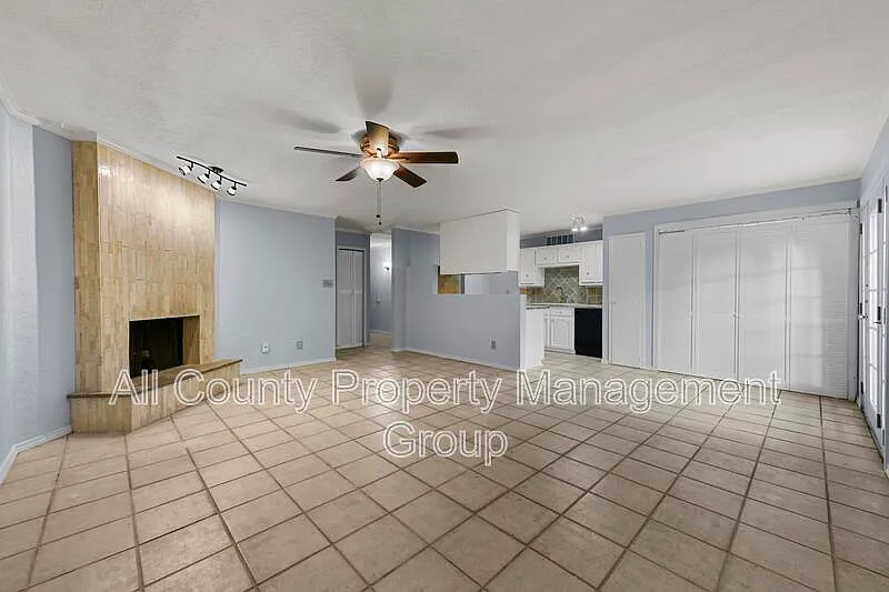 3 bed, 2.0 bath, 1384 sqft, $1,895 — Photo 3