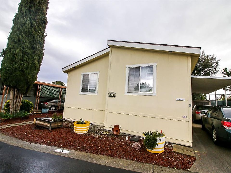 1st image of 3 Leisureville Cir