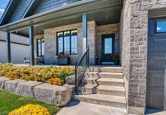 3rd image of 37 Gilmer Cres