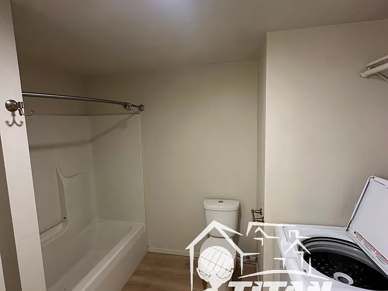 1546 Manitowoc Rd #2 — Photo 11