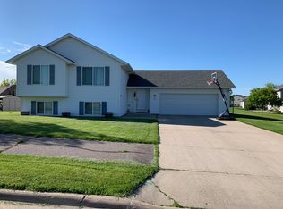 403 24th Ave NE, Waseca, MN 56093