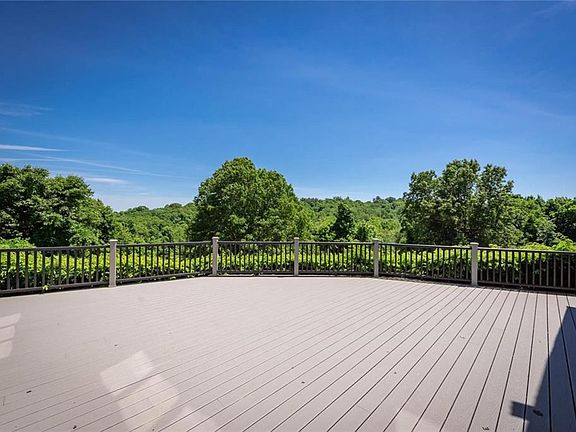 2nd image of 10 Kathryn Ln