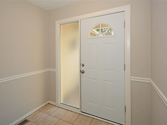 5th image of 22134 Meadownorth Ct