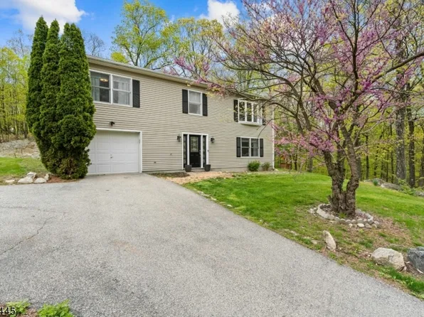 21 Crestview Ln, Vernon Twp., NJ 07419