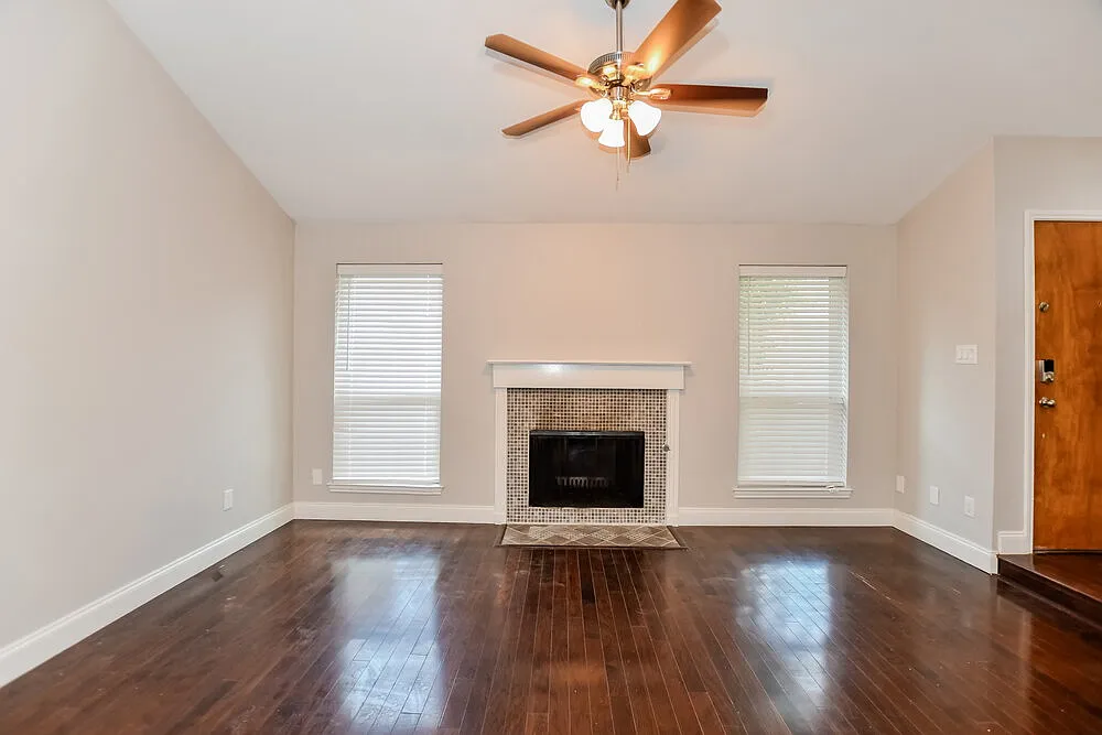 2 bed, 2.5 bath, 1018 sqft, $1,660 — Photo 4