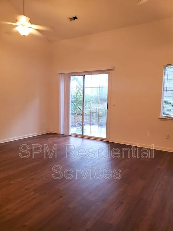3 bed, 2.0 bath, 1300 sqft, $1,825 — Photo 4