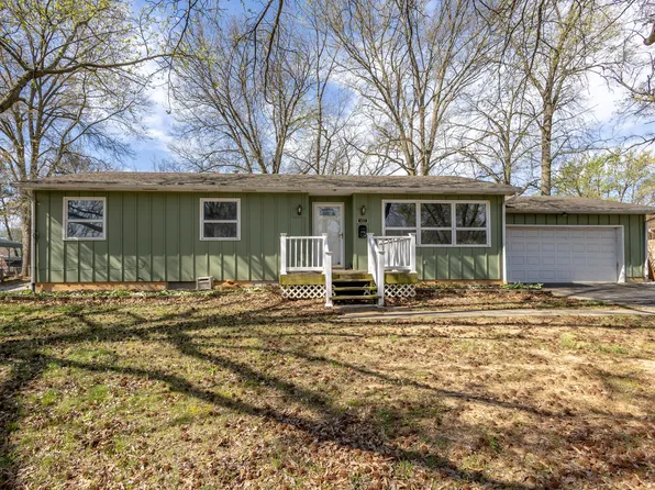 603 Spring Valley Dr, Windsor, MO 65360
