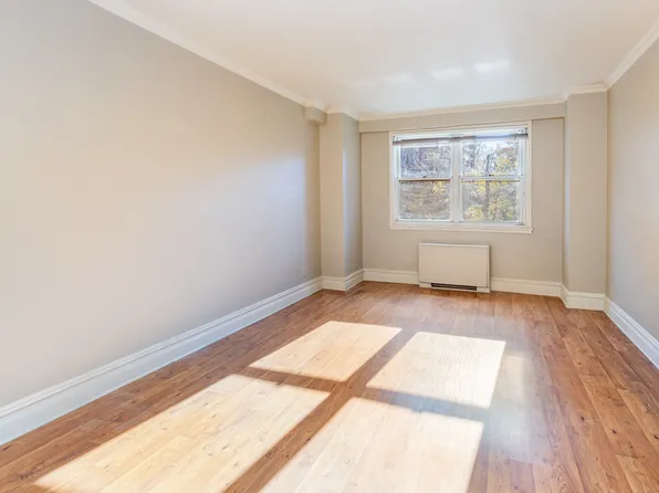 2621 Palisade Avenue image 12 of 22