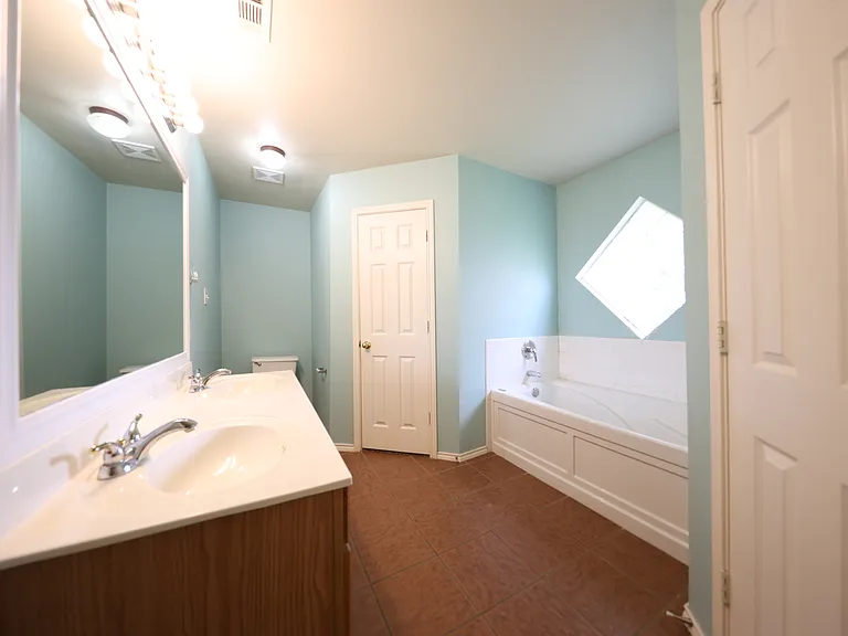 1804 Lobrecht Ct — Photo 17