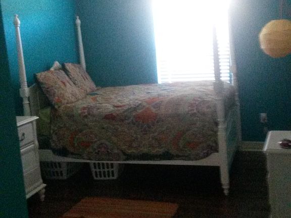 Guest bedroom, TV wall mount