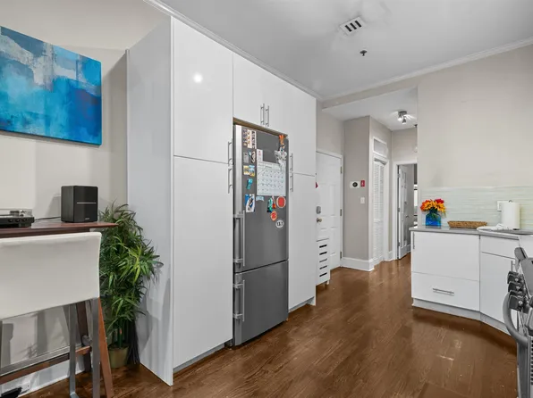 919 Park Avenue image 4 of 18