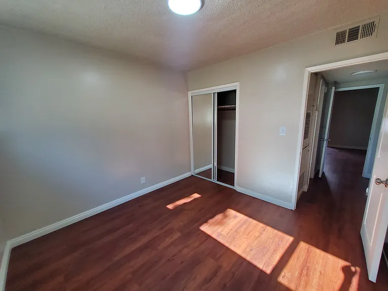 9070 Huntington Dr #6 — Photo 28