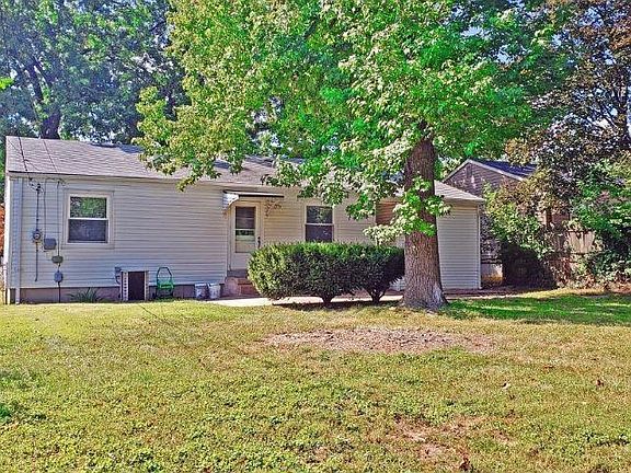 5th image of 12118 Parkwood Pl