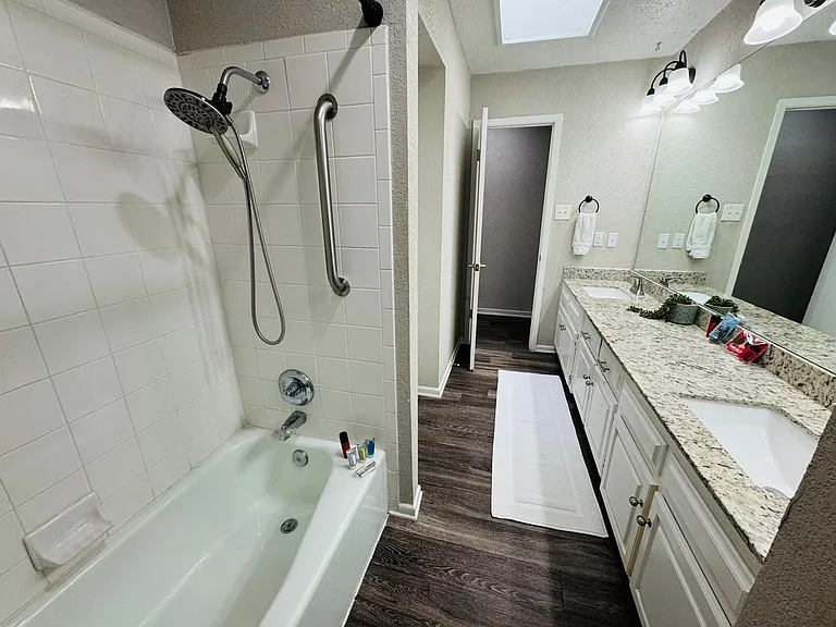 1706 Kingsborough Dr — Photo 10