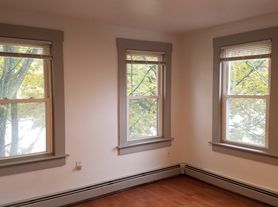 10 Grand St