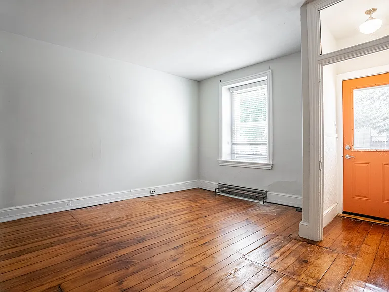 203 Dupont St — Photo 10