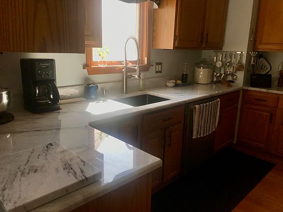 4th image of 360 Ellen Dr