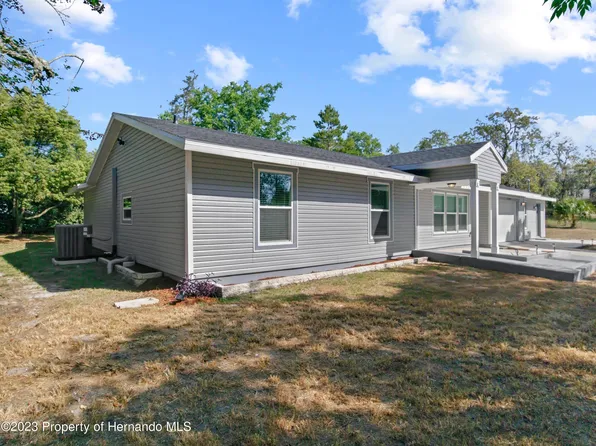 7149 Spruce Dr, Weeki Wachee, FL 34607