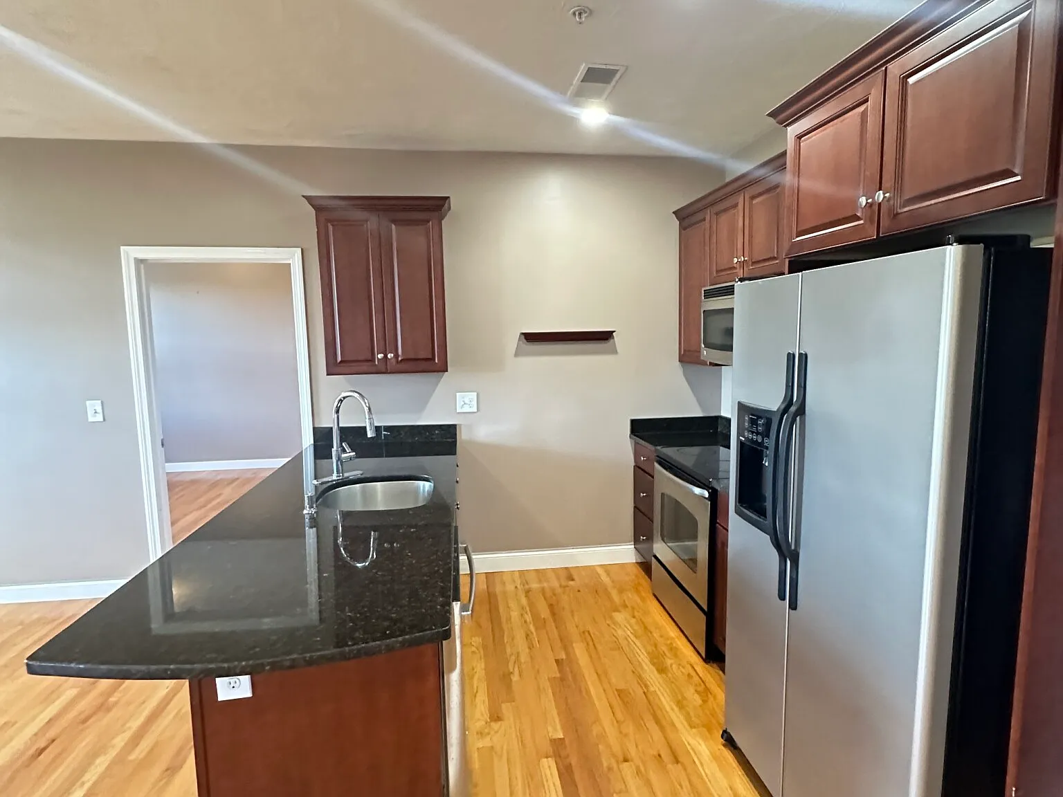 2 bed, 2.0 bath, 928 sqft, $3,725 — Photo 4