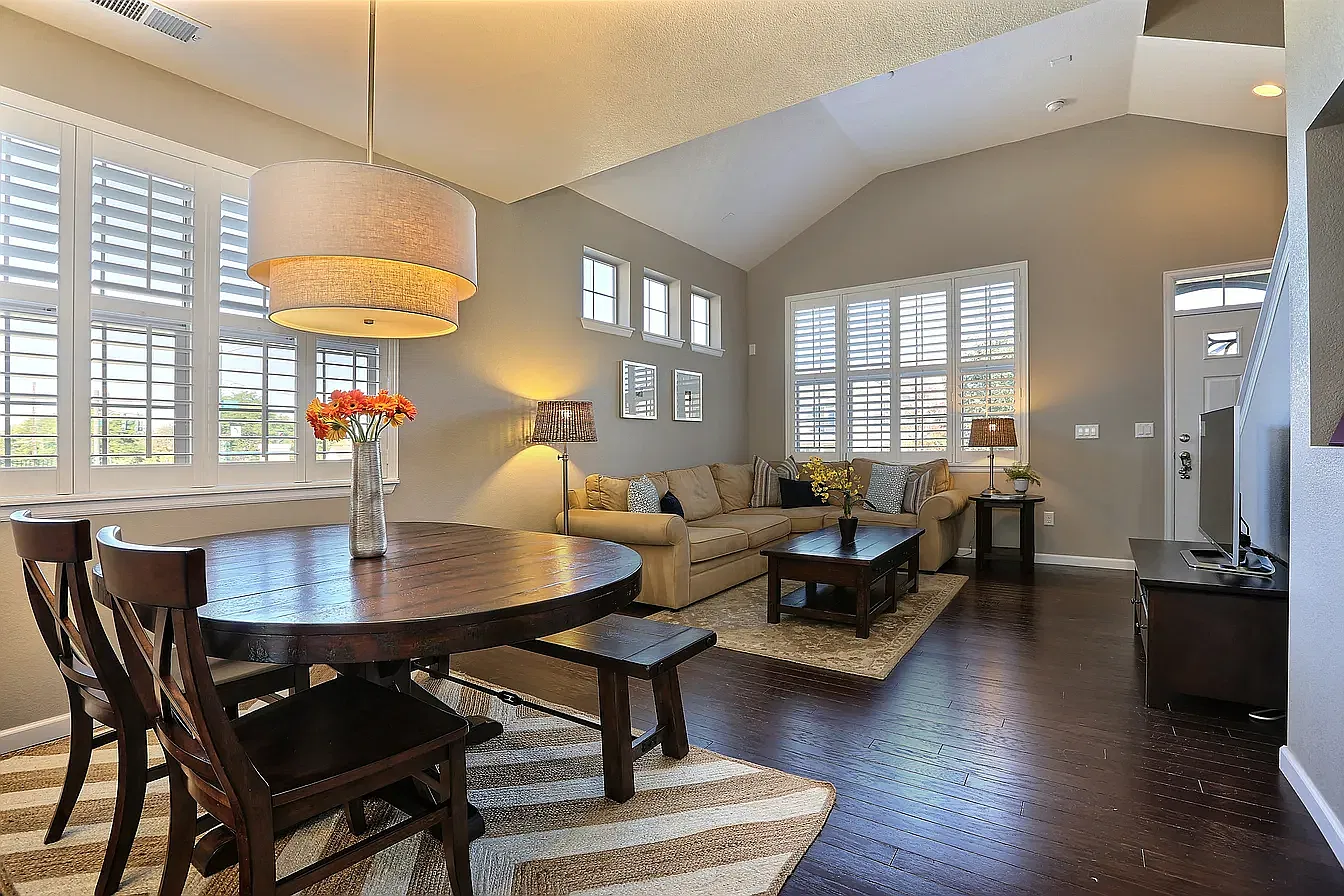 3 bed, 1421 sqft, $3,000 — Photo 2