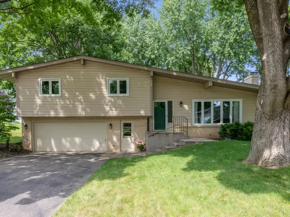 2708 Dana Dr, Burnsville, MN 55337