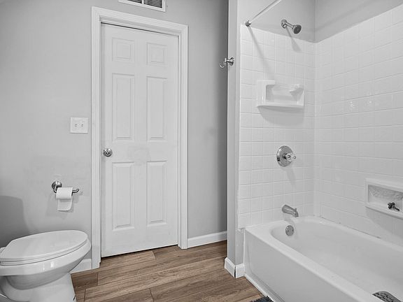5th image of 1842 Crawford Rd #6